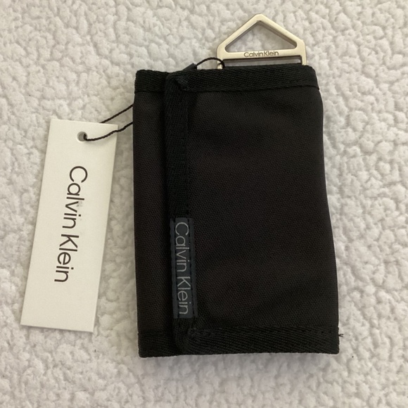 Calvin Klein Utility Wallet - NWT - Picture 1 of 7